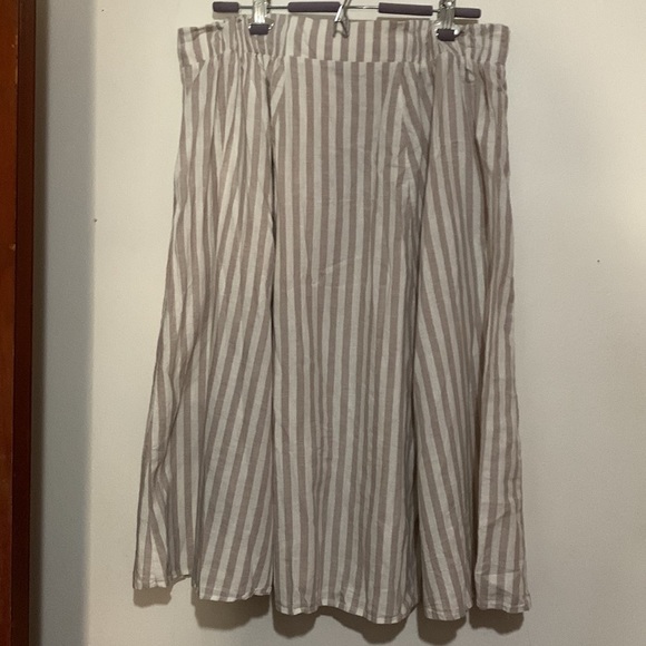 Torrid linen button front a line midi skirt with pockets neutral tan and white - Picture 6 of 8